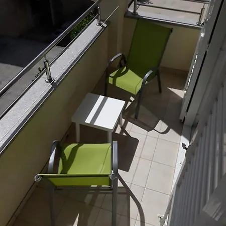 Apartment With Free And Private Parking *